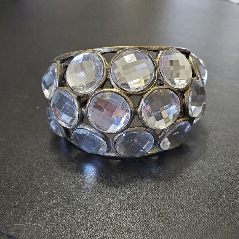 Gold tone round rhinestone bracelet 7"